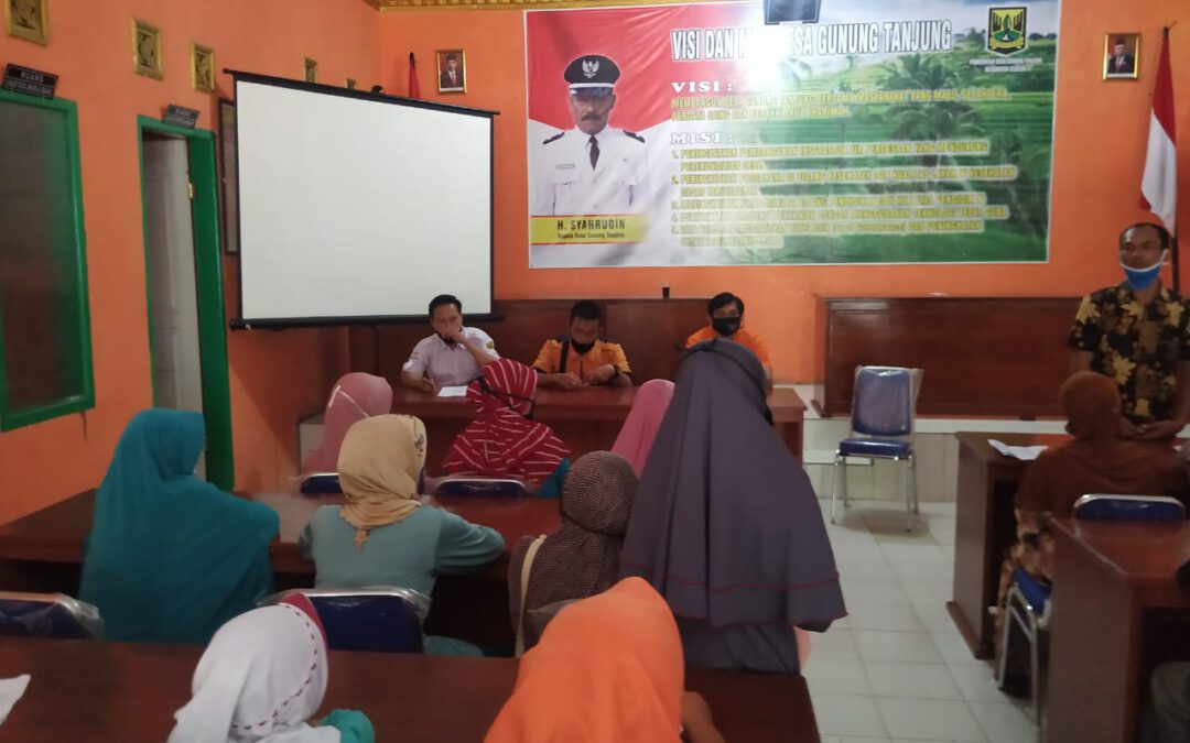 Pemdes Gunungtanjung Bagikan BST Kemensos Tahap 7 kepada 141 KPM