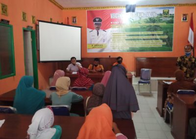 Pemdes Gunungtanjung Bagikan BST Kemensos Tahap 7 kepada 141 KPM