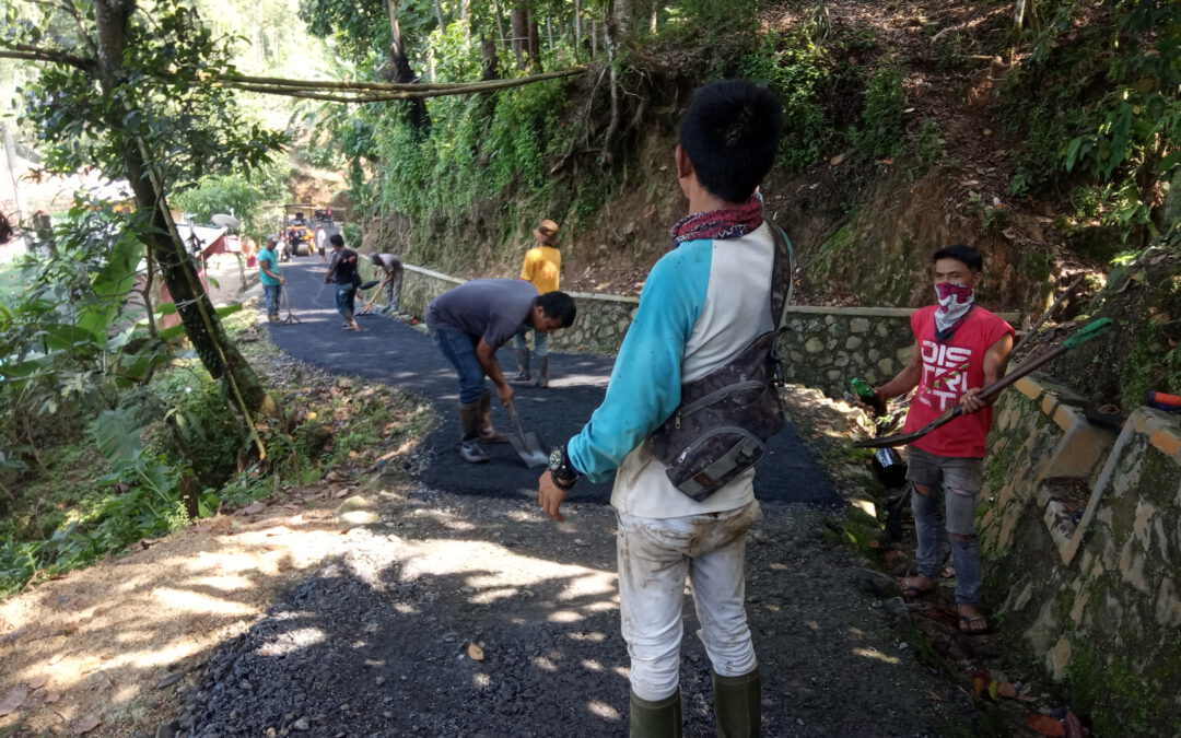Pemdes Lakukan Pengaspalan Di Dusun Empuk Dengan Kualitas Terbaik