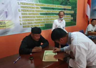 Tingkatkan Kedisiplinan serta Kinerja, Perangkat Desa Gunungtanjung Taken Pakta Integritas.