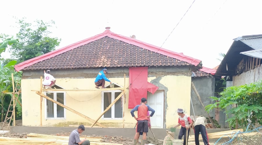 Kadus Tipar Ajak Masyarakat Kerja Bakti Di Mushola Agar Ibadah Tetap Nyaman Meski Musim Hujan